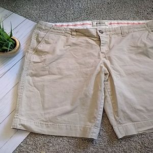 Old Navy perfect fit Bermuda shorts
